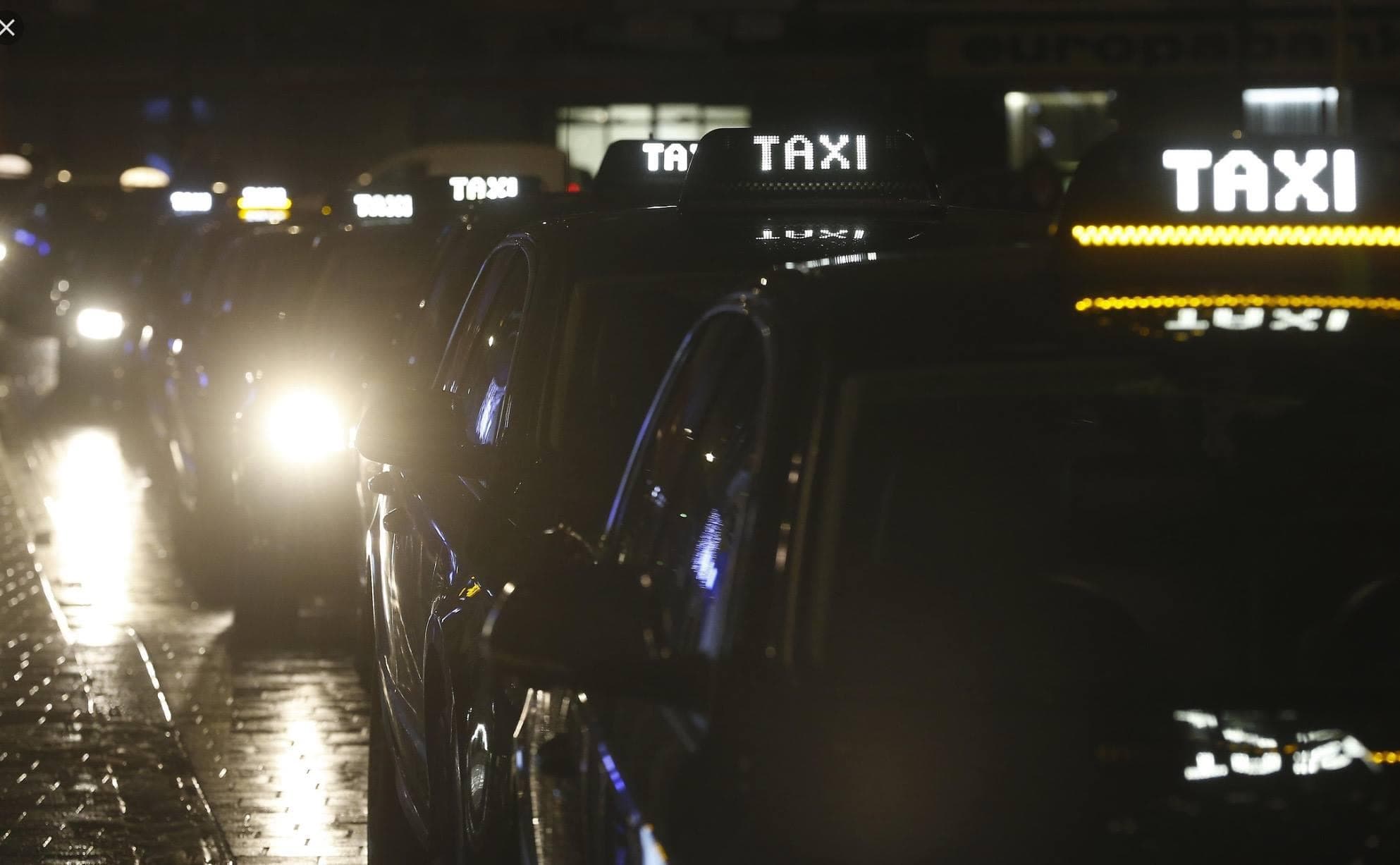 Chauffeur privé premium et service de taxi de luxe à Bruxelles - MonaCab